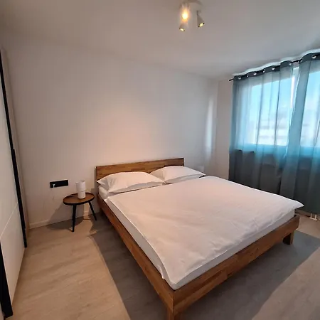 Entrez Kriva Apartment
